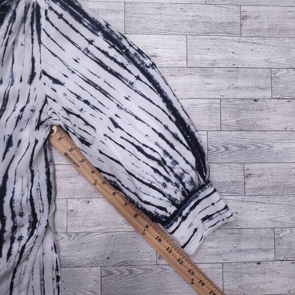 Fifteen Twenty Tie Dye Split Neck Popover Blouse Blue White Beachy Boho Size M - Picture 11 of 11